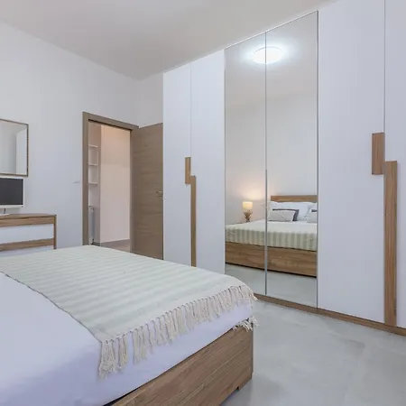 Ferrara Biscay Bay Apartment With Balconies Exterior photo